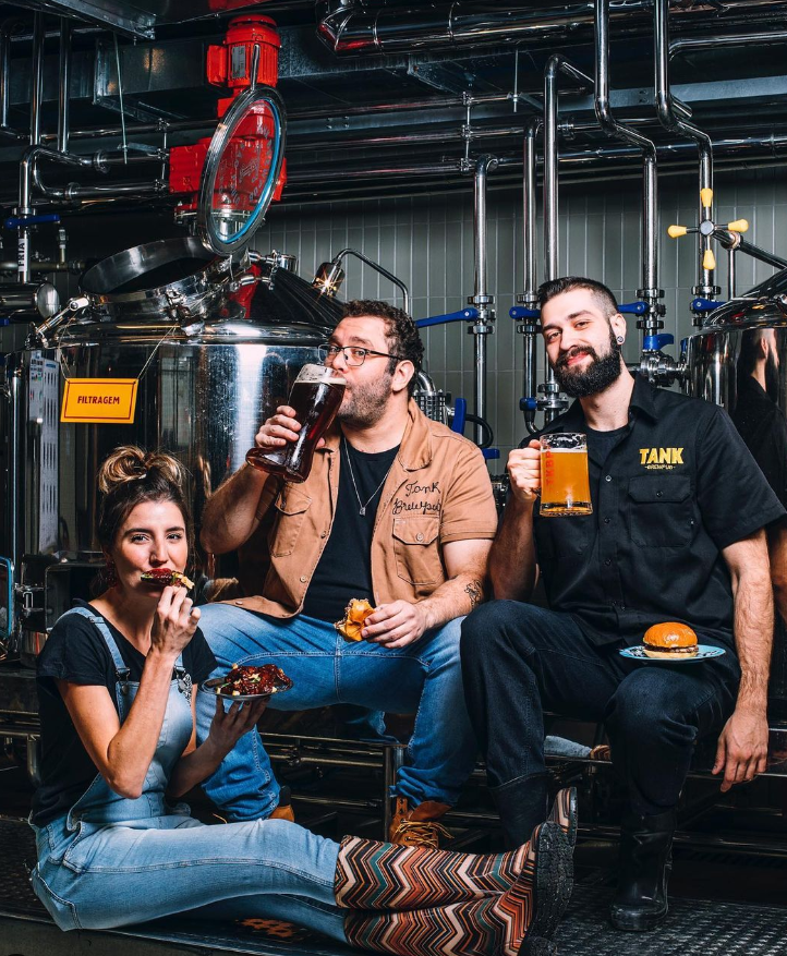 Foto dos tres socios do Ambar e do Tank brewpub