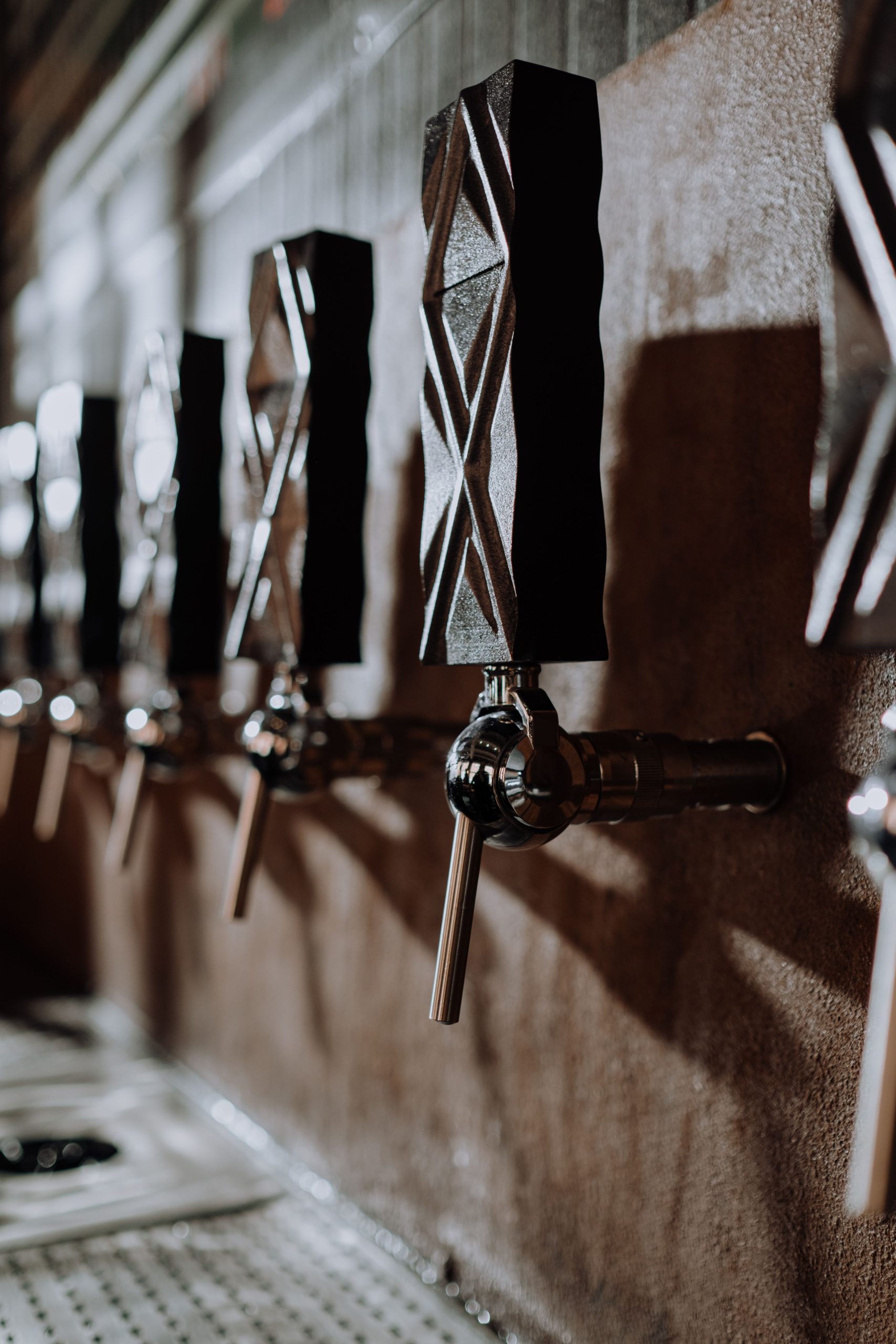 torneiras de um brewpub