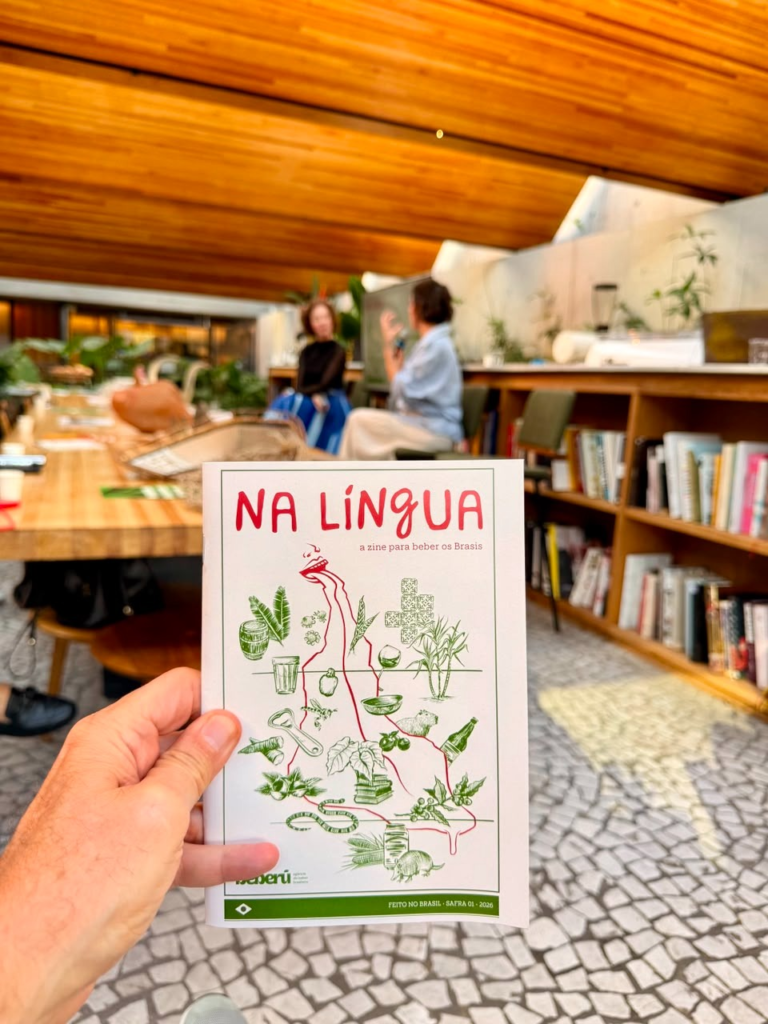 Versão impressa da zine, durante seu lançamento em São Paulo, em junho de 2026.